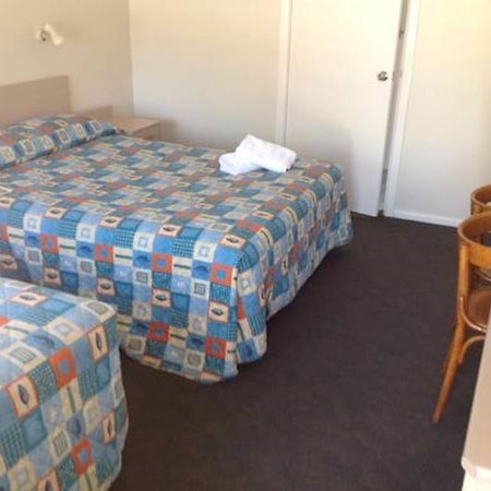 Gundagai Gabriel Motor Inn Habitación foto